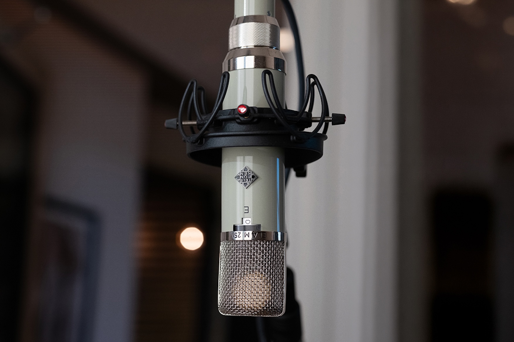 Neumann U47 FET - FET Condenser - Neumann U47 Frequency Response