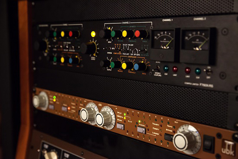 Six Post-Black Friday Sales You Shouldn't Sleep On - Vintage King Blog ...