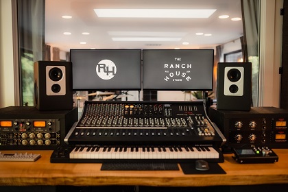 Vintage King Outfits The Ranch House With SSL XL Desk & More