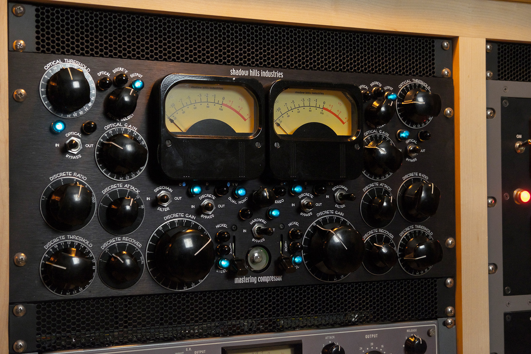 Guide To The Best VCA Compressors - Vintage King