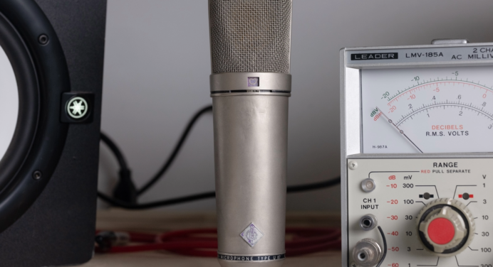 Amplificateur UKC AV-737BT avec karaoké 300W noirUKCAccueilSYLLART SHOP